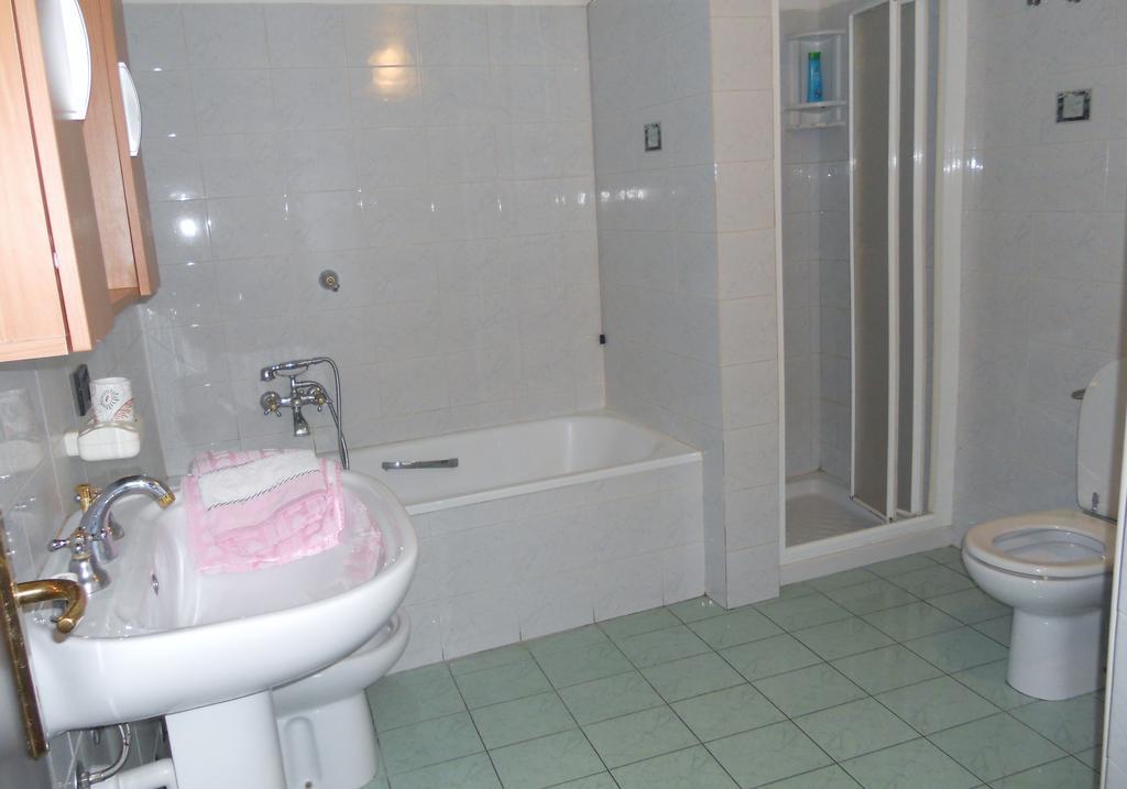 St. George Apartment โลเวเร ภายนอก รูปภาพ